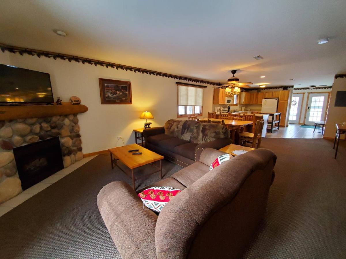Grand Bear Resort At Starved Rock Utica Bagian luar foto