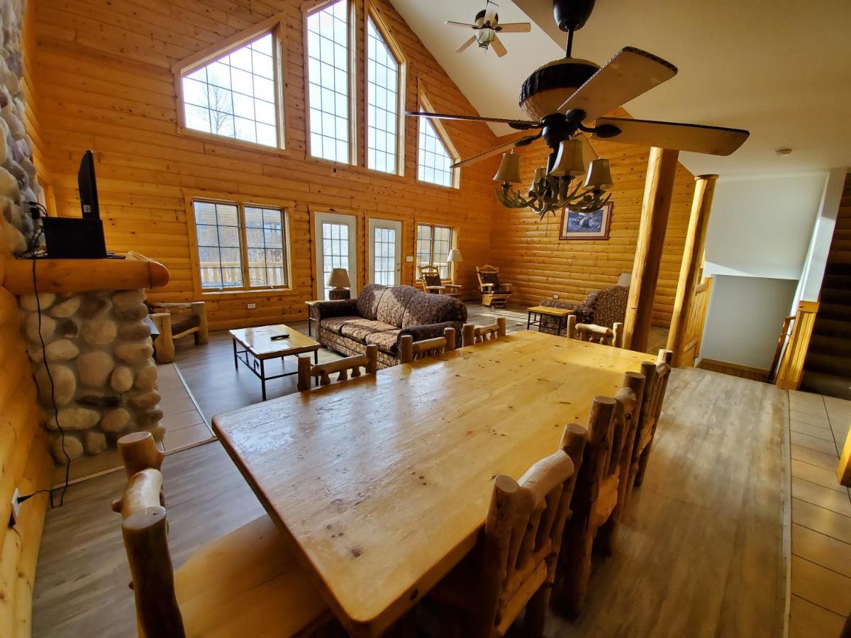 Grand Bear Resort At Starved Rock Utica Bagian luar foto
