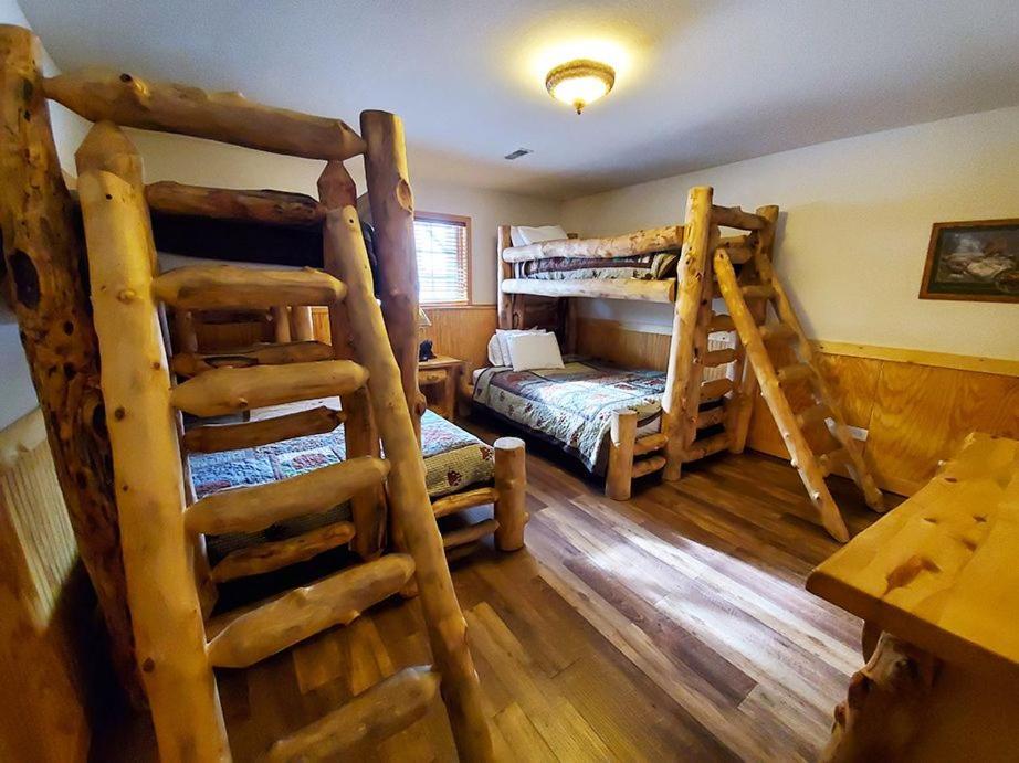 Grand Bear Resort At Starved Rock Utica Bagian luar foto
